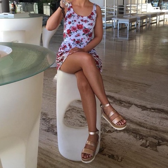 Floral H&M romper - size XSMALL - Picture 2 of 5